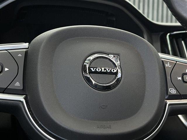 Photo of 2024 Thunder Grey Metallic Volvo XC60