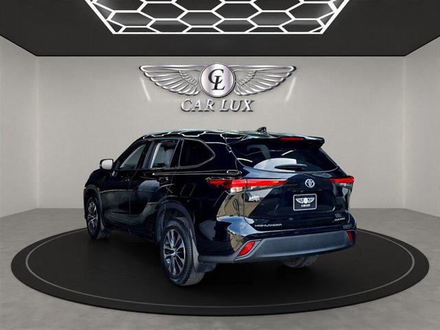 Photo of 2021 Midnight Black Metallic Toyota Highlander