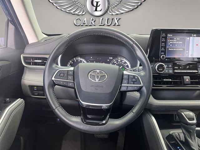 Photo of 2021 Midnight Black Metallic Toyota Highlander