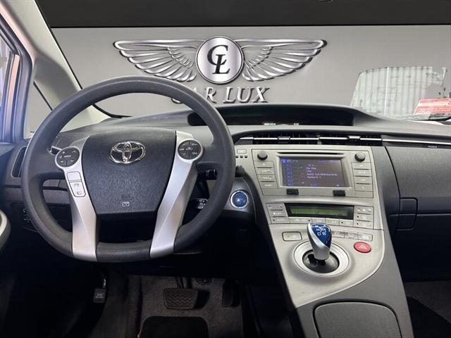 Photo of 2015 Classic Silver Metallic Toyota Prius