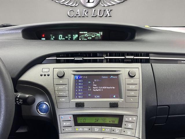 Photo of 2015 Classic Silver Metallic Toyota Prius