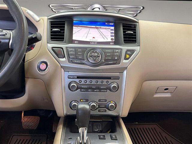 Photo of 2018 Magnetic Black Nissan Pathfinder