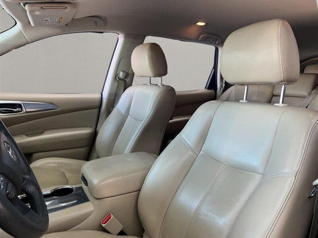 Photo of 2018 Magnetic Black Nissan Pathfinder
