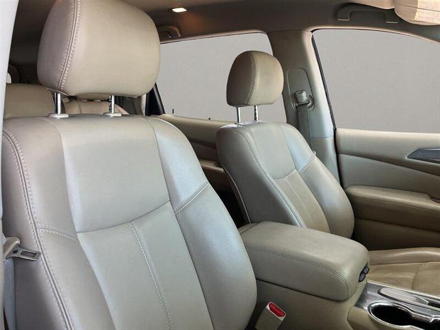 Photo of 2018 Magnetic Black Nissan Pathfinder