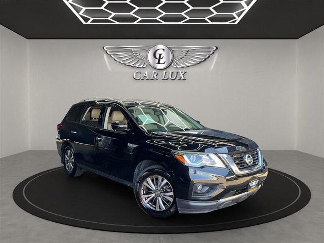 Photo of 2018 Magnetic Black Nissan Pathfinder