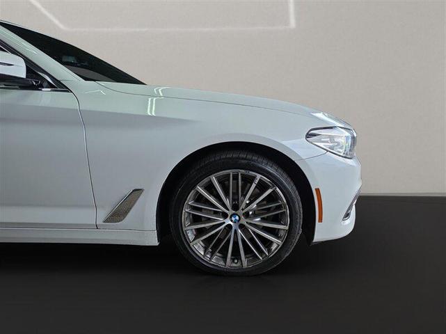 Photo of 2018 Alpine White BMW 530