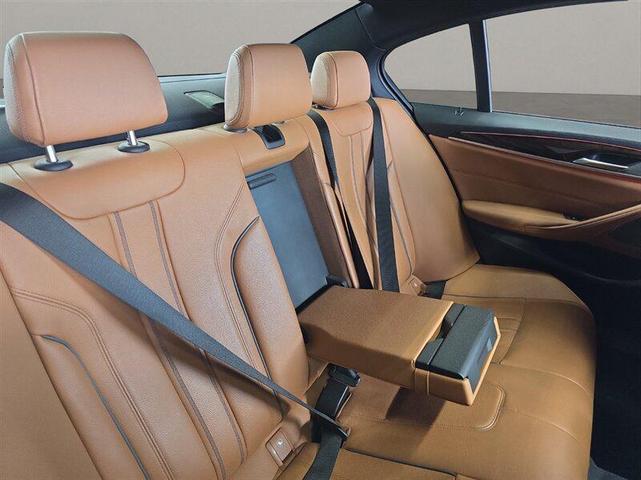 Photo of 2018 Alpine White BMW 530