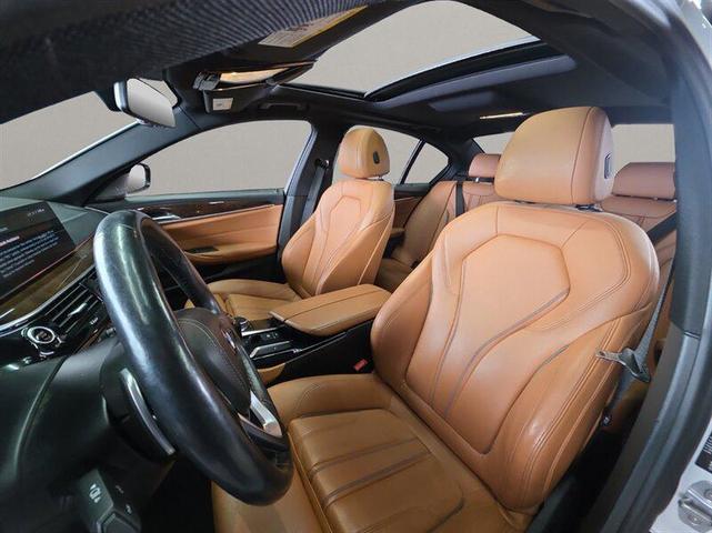 Photo of 2018 Alpine White BMW 530