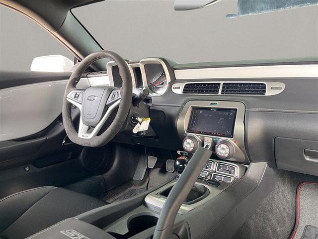 Photo of 2015 Summit White Chevrolet Camaro
