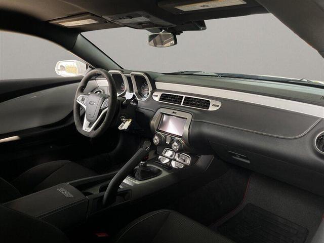Photo of 2015 Summit White Chevrolet Camaro