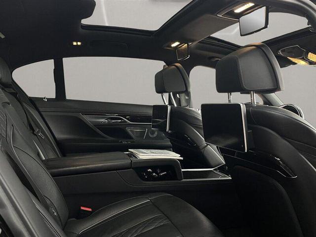 2017 BMW 750