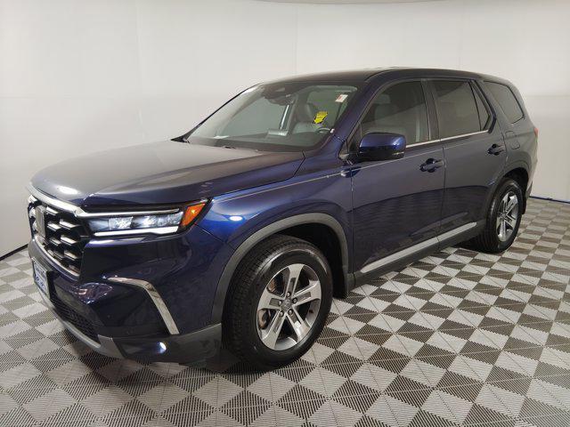 Photo of 2023 Obsidian Blue Pearl Honda Pilot