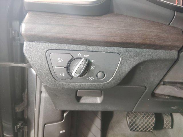 Photo of 2022 Gray Audi Q5