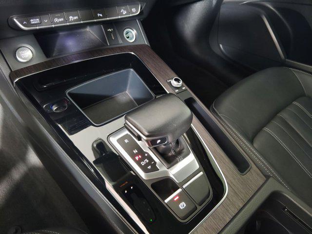 Photo of 2022 Gray Audi Q5