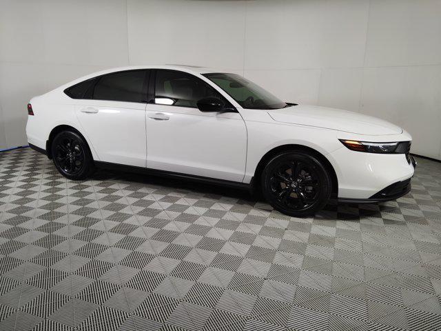 Photo of 2025 Platinum White Pearl Honda Accord