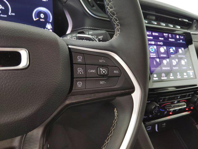 Photo of 2023 Diamond Black Crystal Pearlcoat Jeep Grand Cherokee