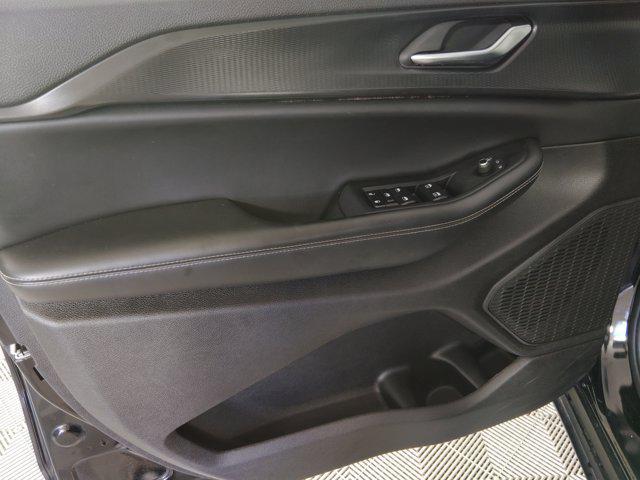 Photo of 2023 Diamond Black Crystal Pearlcoat Jeep Grand Cherokee