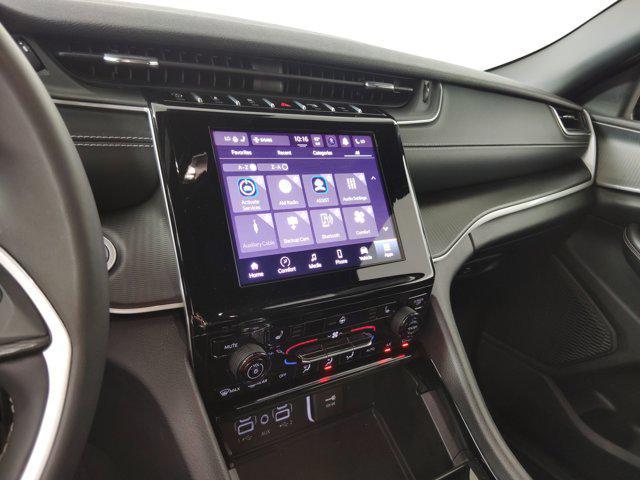 Photo of 2023 Diamond Black Crystal Pearlcoat Jeep Grand Cherokee