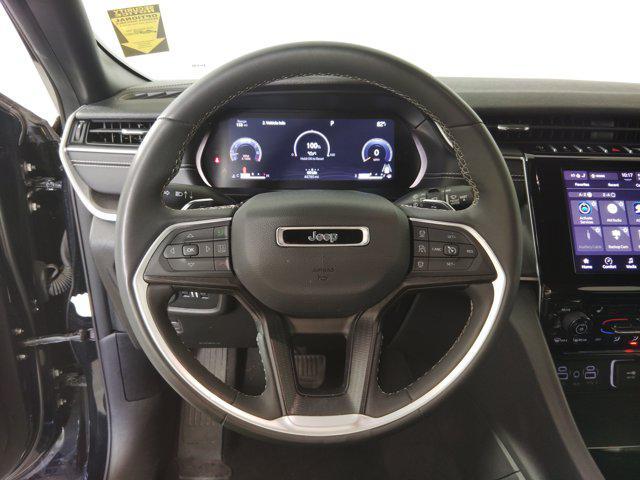 Photo of 2023 Diamond Black Crystal Pearlcoat Jeep Grand Cherokee