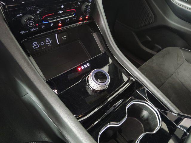Photo of 2023 Diamond Black Crystal Pearlcoat Jeep Grand Cherokee