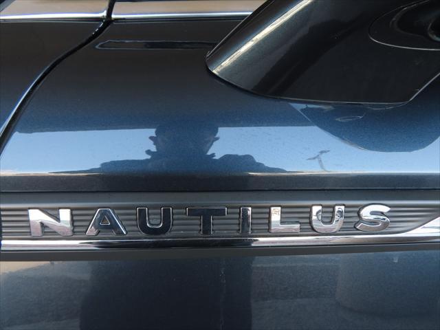 Photo of 2022 Gilded Green Metallic Clearcoat Lincoln Nautilus