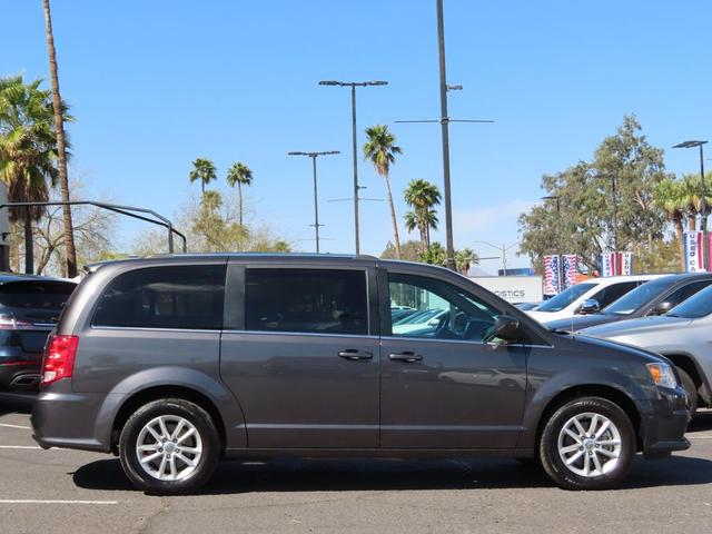 Photo of 2018 Granite Pearlcoat Dodge Grand Caravan