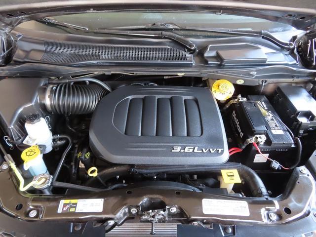 Photo of 2018 Granite Pearlcoat Dodge Grand Caravan
