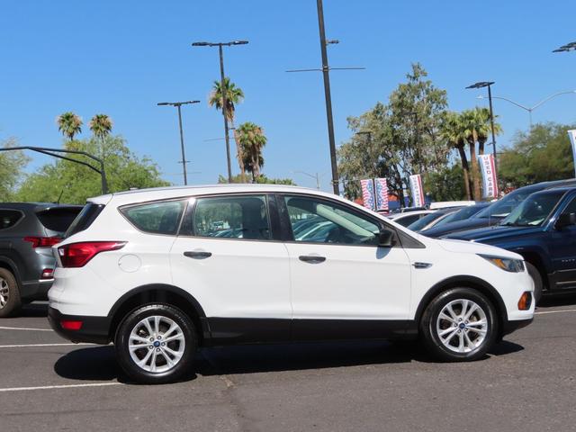 Photo of 2019 Oxford White Ford Escape
