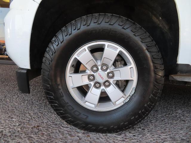 Photo of 2019 Summit White GMC Canyon