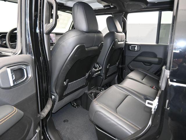 Photo of 2025 Black Clearcoat Jeep Gladiator