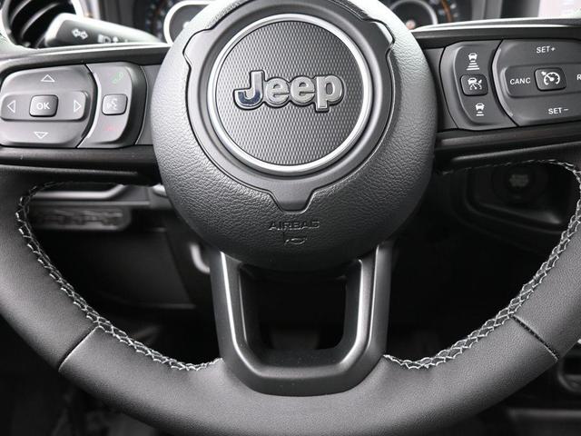 Photo of 2025 Black Clearcoat Jeep Gladiator