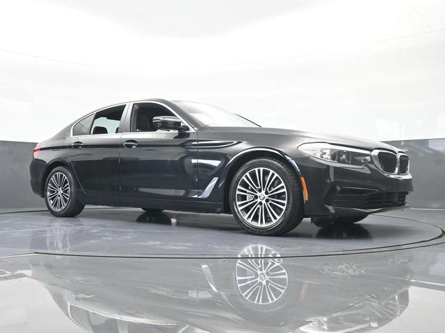 Photo of 2019 Black Sapphire Metallic BMW 540