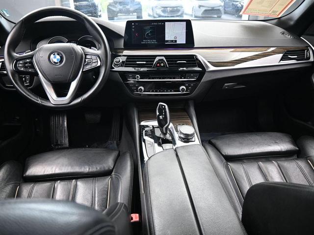 Photo of 2019 Black Sapphire Metallic BMW 540