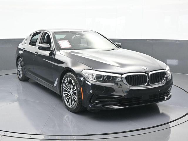 Photo of 2019 Black Sapphire Metallic BMW 540