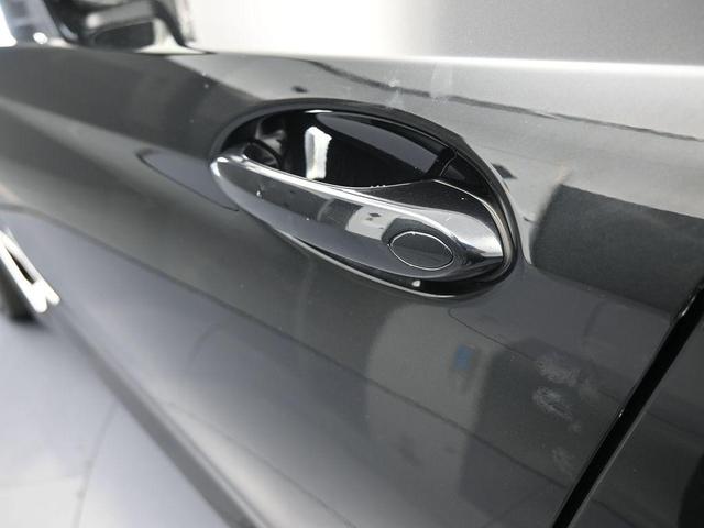 Photo of 2019 Black Sapphire Metallic BMW 540