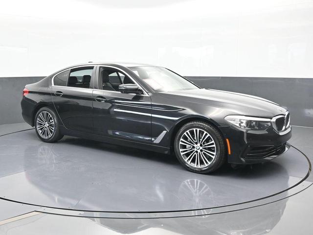 Photo of 2019 Black Sapphire Metallic BMW 540