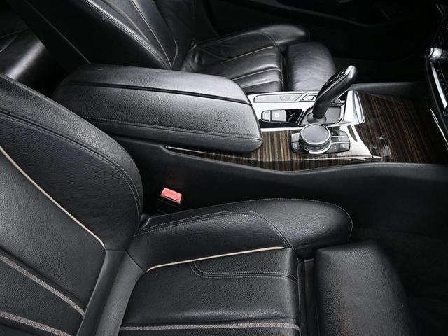 Photo of 2019 Black Sapphire Metallic BMW 540
