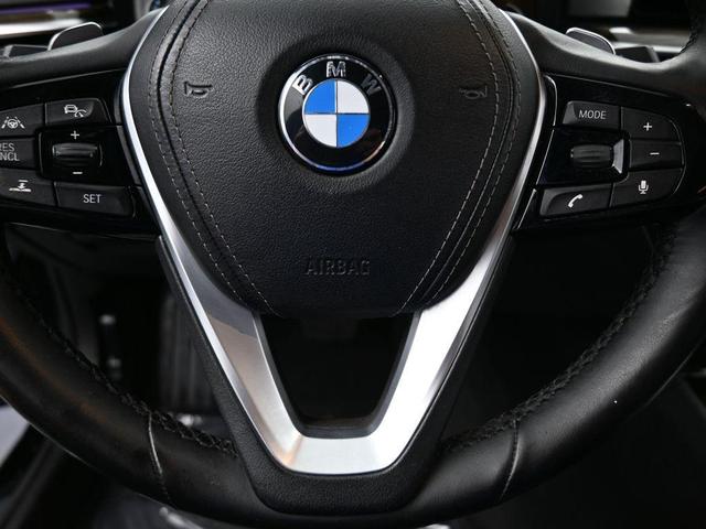 Photo of 2019 Black Sapphire Metallic BMW 540