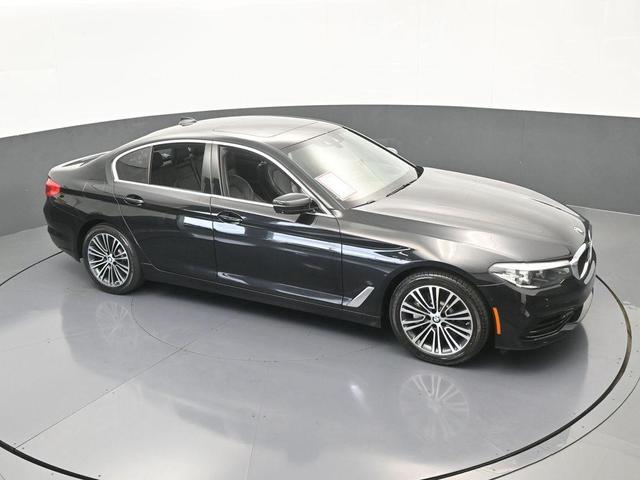 Photo of 2019 Black Sapphire Metallic BMW 540