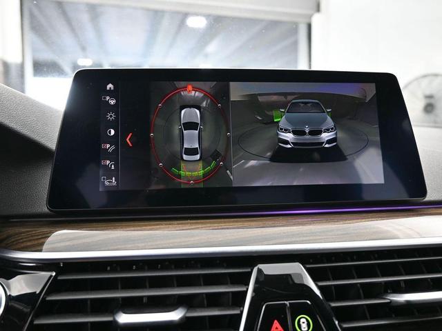 Photo of 2019 Black Sapphire Metallic BMW 540