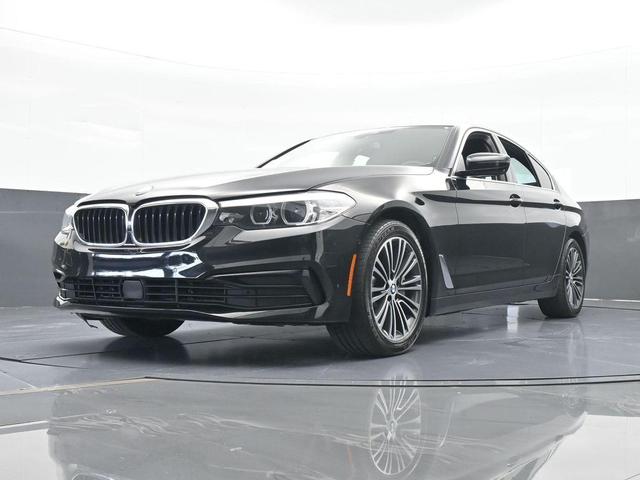 Photo of 2019 Black Sapphire Metallic BMW 540