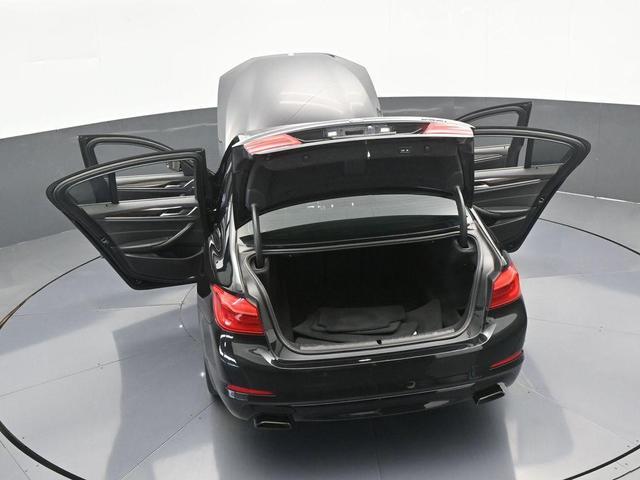 Photo of 2019 Black Sapphire Metallic BMW 540