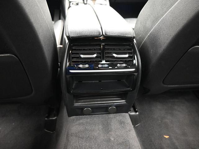 Photo of 2019 Black Sapphire Metallic BMW 540