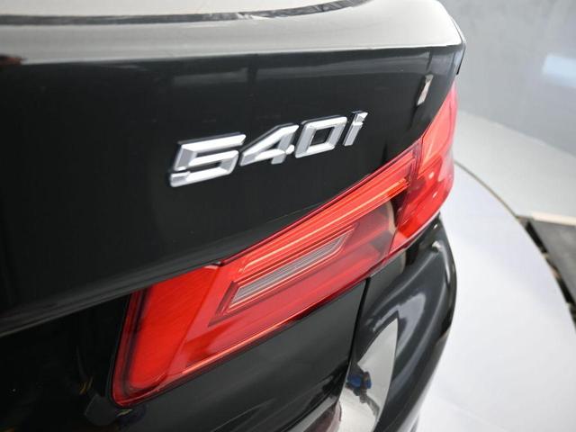Photo of 2019 Black Sapphire Metallic BMW 540