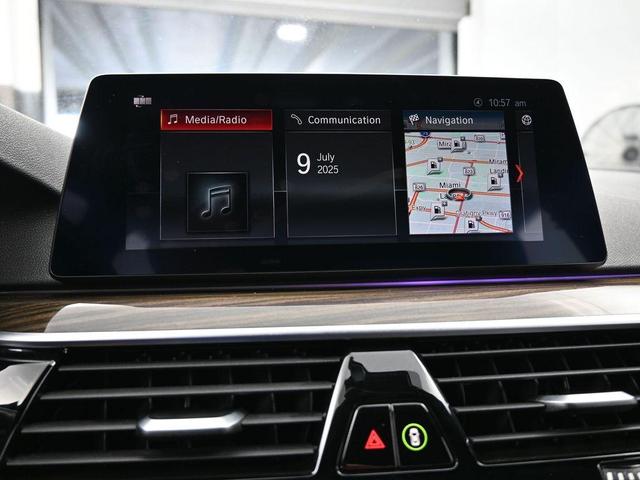 Photo of 2019 Black Sapphire Metallic BMW 540