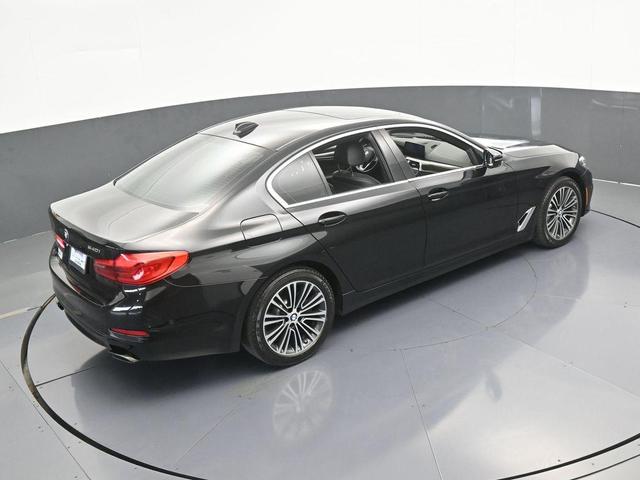 Photo of 2019 Black Sapphire Metallic BMW 540