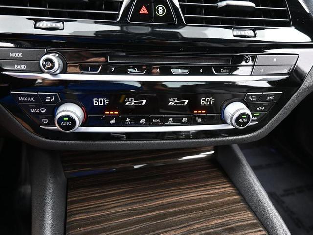Photo of 2019 Black Sapphire Metallic BMW 540