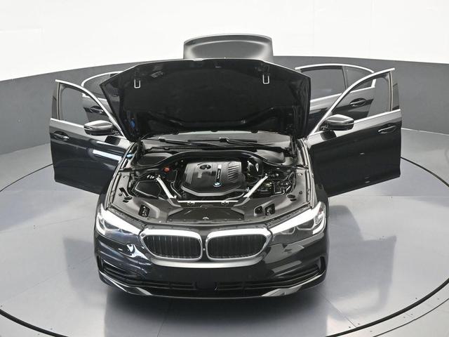 Photo of 2019 Black Sapphire Metallic BMW 540