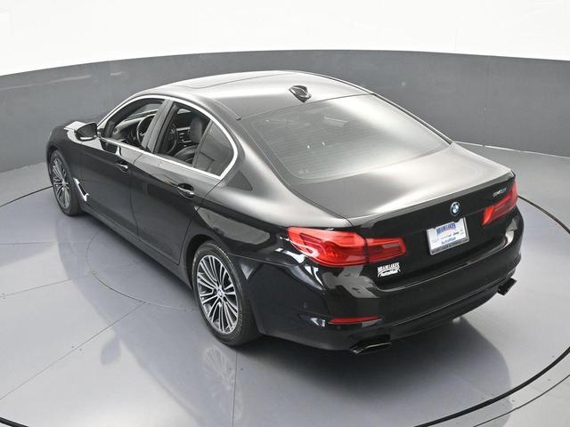 Photo of 2019 Black Sapphire Metallic BMW 540
