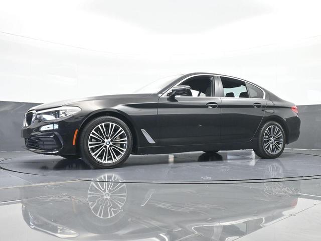 Photo of 2019 Black Sapphire Metallic BMW 540